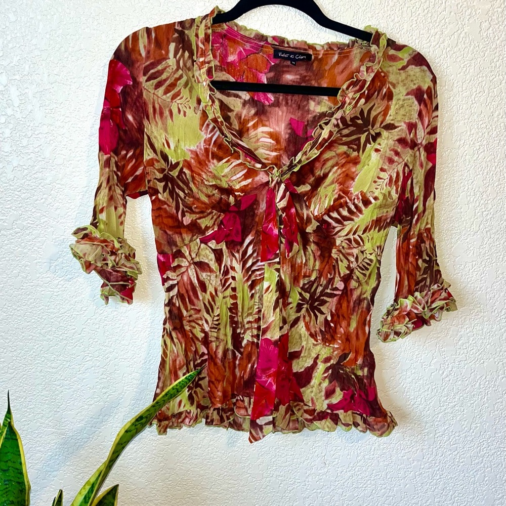 Violet & Claire Women's Multicolor Leaf Print Top